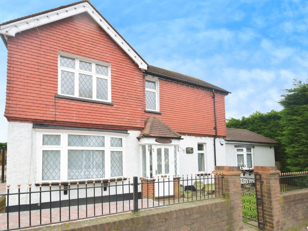 4 bed detached house to rent in Woodcote Road, Wallington SM6, £2,250 pcm Zoopla