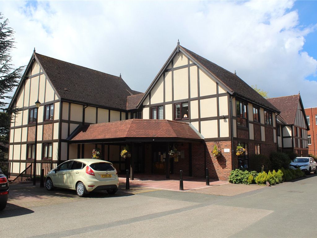 2 bed flat for sale in Abbey Foregate, Shrewsbury, Shropshire SY2, £