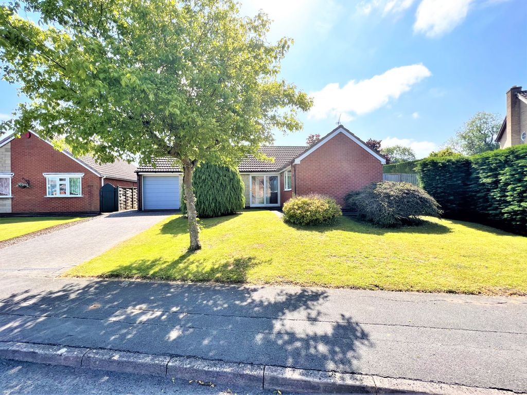3 bed detached bungalow for sale in Kenilworth Road, Grantham NG31, £