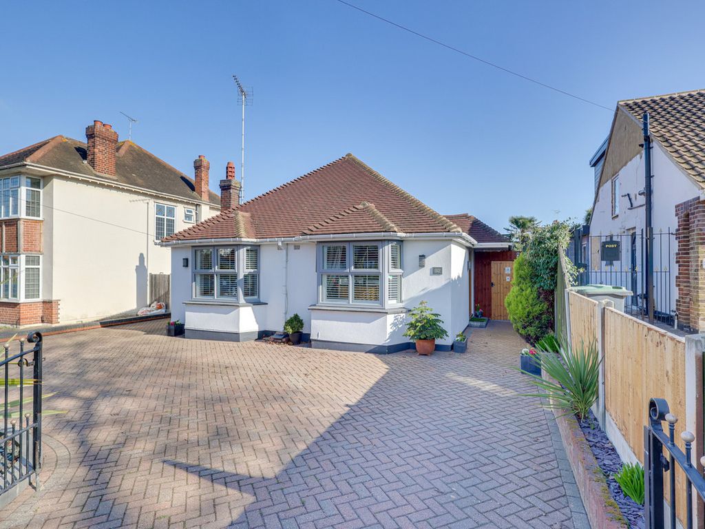 5 bed detached bungalow for sale in Hobleythick Lane, WestcliffOnSea