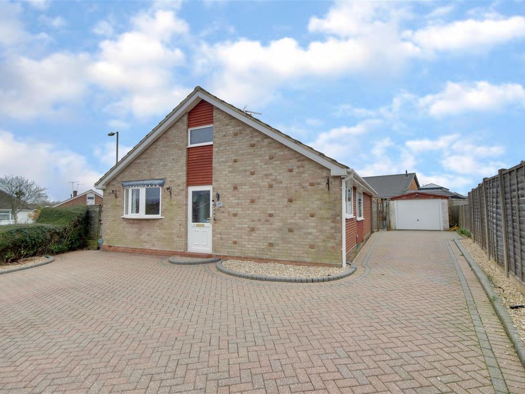 3 bed bungalow for sale in Rosemary Way, Horndean, Waterlooville PO8, £
