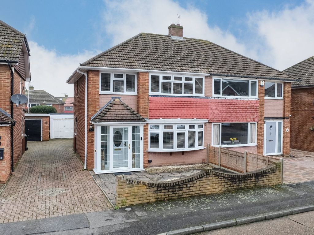 3 bed semidetached house for sale in Clipper Crescent, Riverview Park