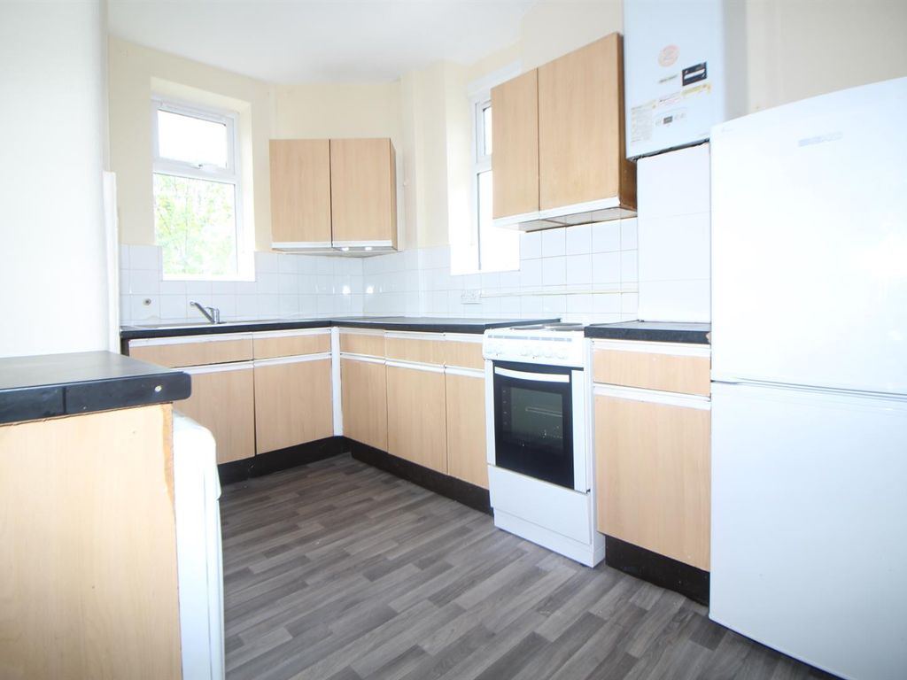 2 bed to rent in Myddelton Avenue, Enfield EN1, £1,575 pcm