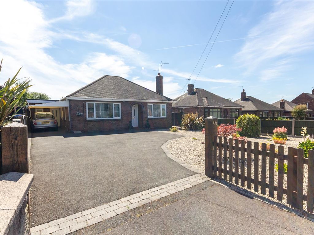 3 bed detached bungalow for sale in Park Lane, Knypersley, StokeOn