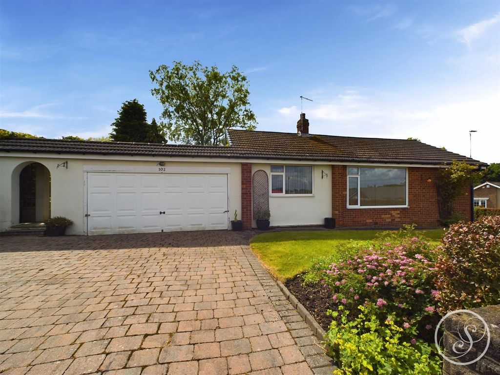 2 bed detached bungalow for sale in Templegate Avenue, Leeds LS15, £