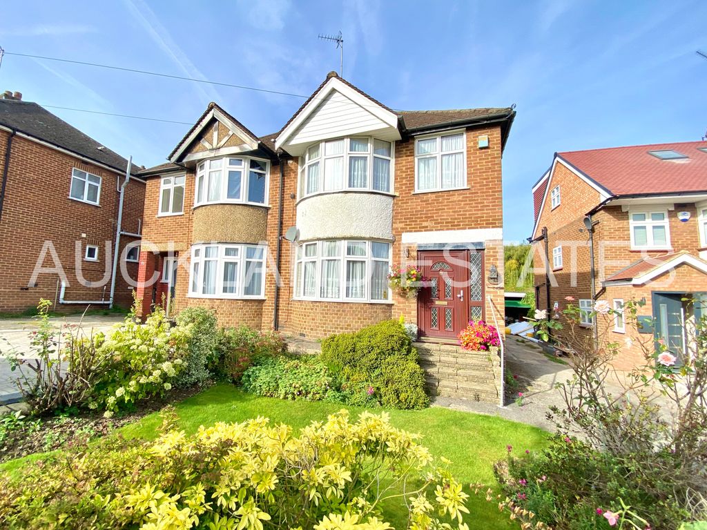 3 bed semidetached house for sale in Mimms Hall Road, Potters Bar EN6