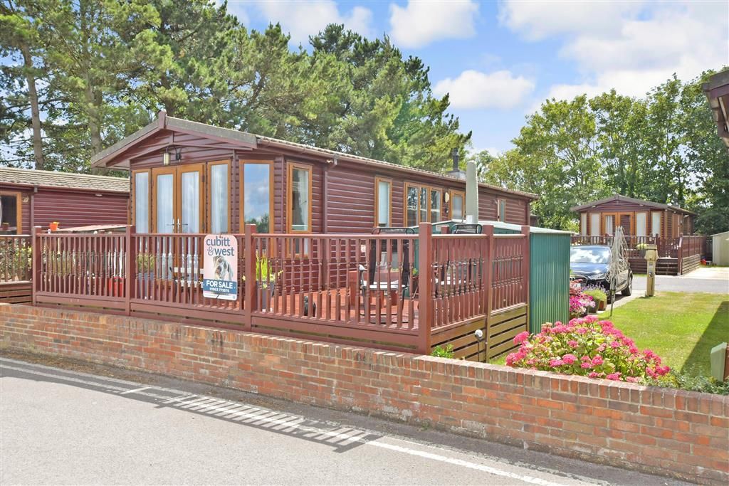 2 bed mobile/park home for sale in Ferry Road, Littlehampton, West