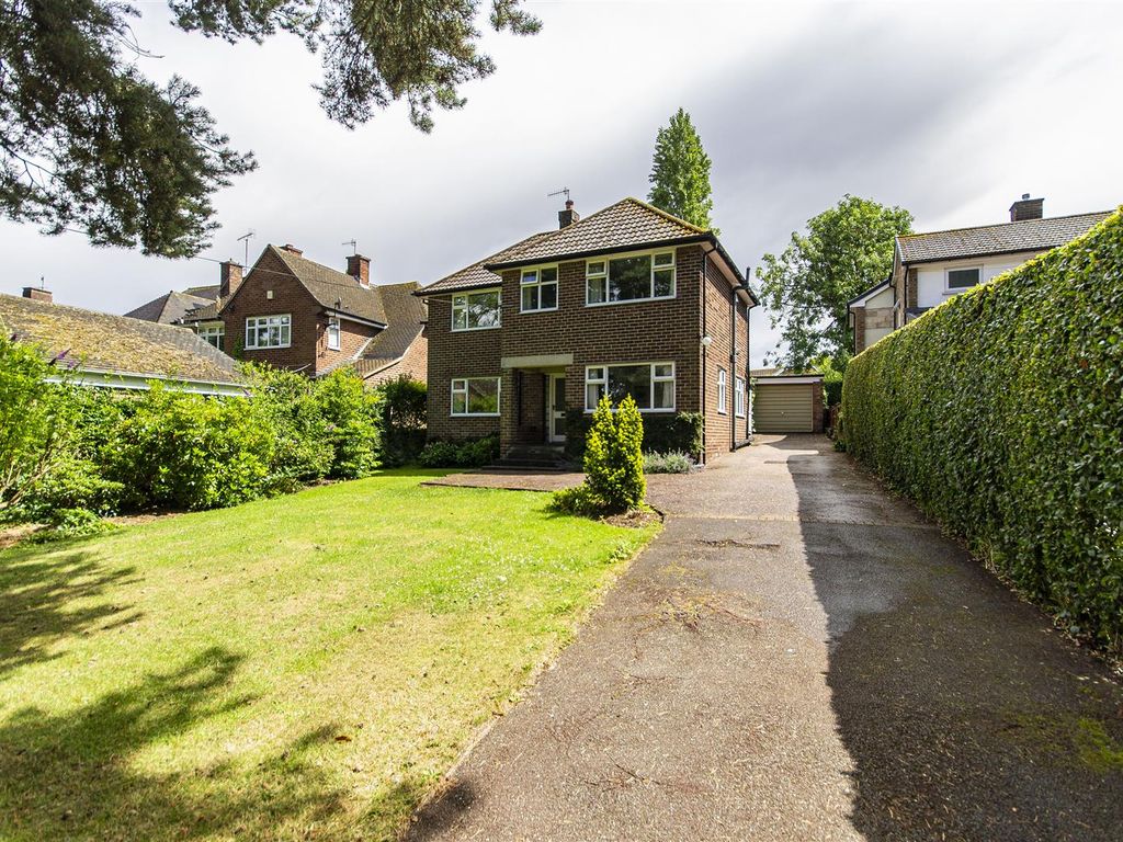 3 bed detached house for sale in Somersall Lane, Walton, Chesterfield