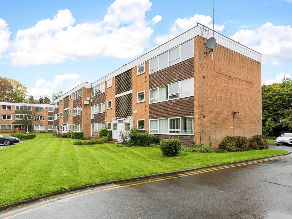 2 bed flat for sale in Lichfield Road, Four Oaks, Sutton Coldfield B74