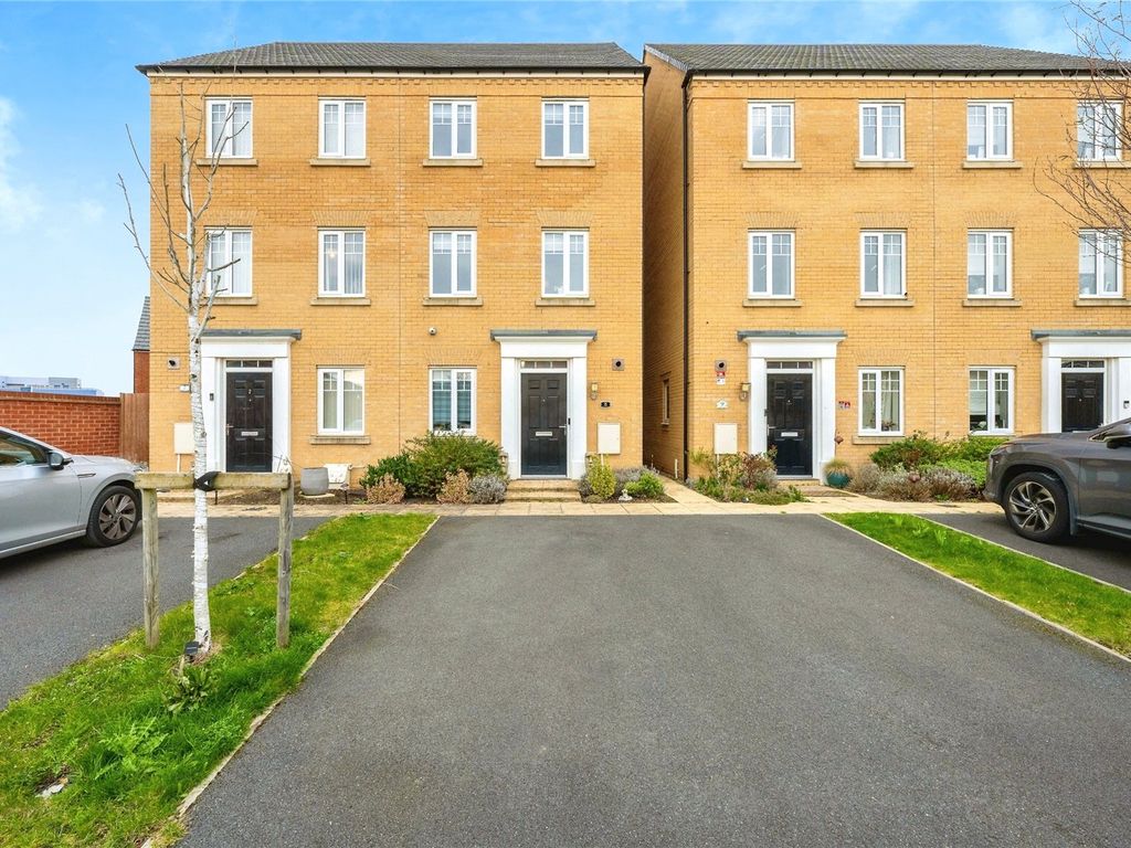 3 bed semidetached house for sale in Courtenay Croft, Eagle Farm South