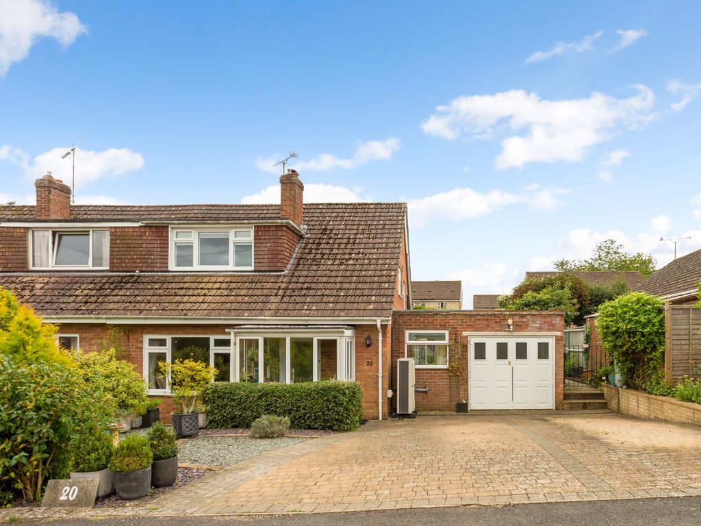 3 bed semidetached house for sale in Sarum Way, Hungerford RG17, £