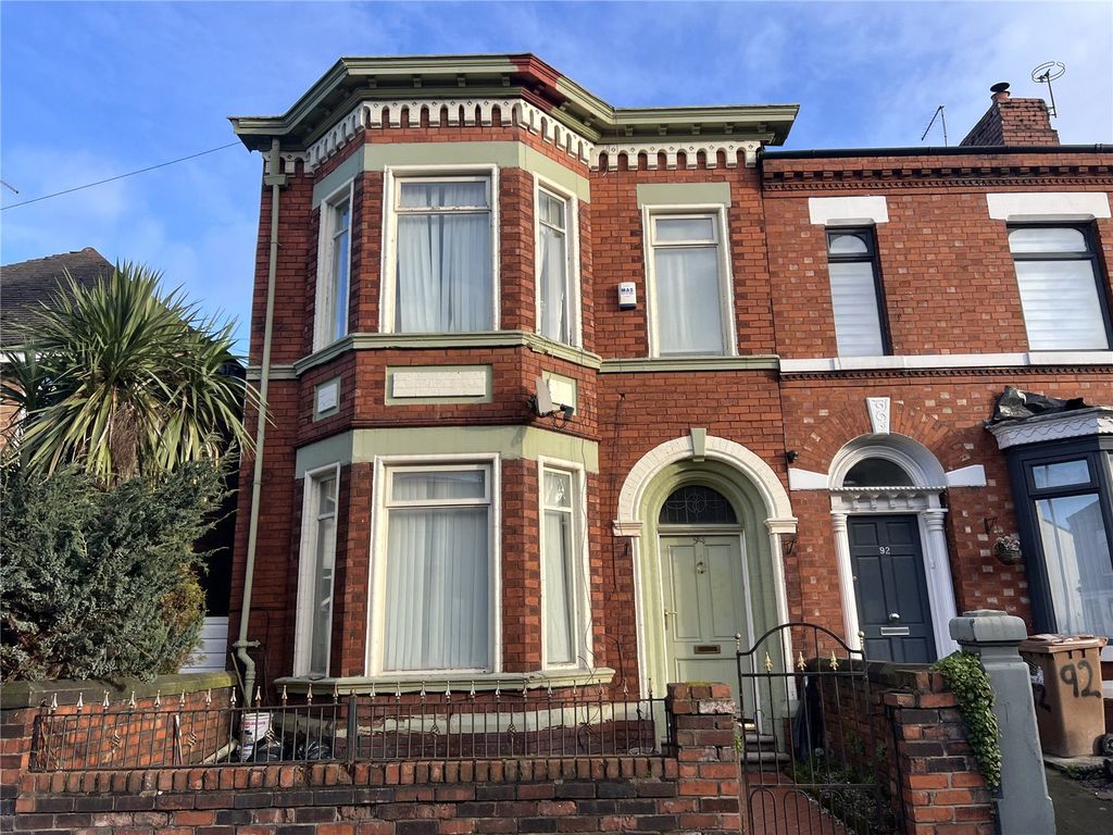 6 bed end terrace house for sale in Dentons Green Lane, Dentons Green