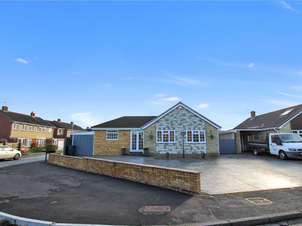 5 bed bungalow for sale in Severn Avenue, Greenmeadow, Swindon SN25, £