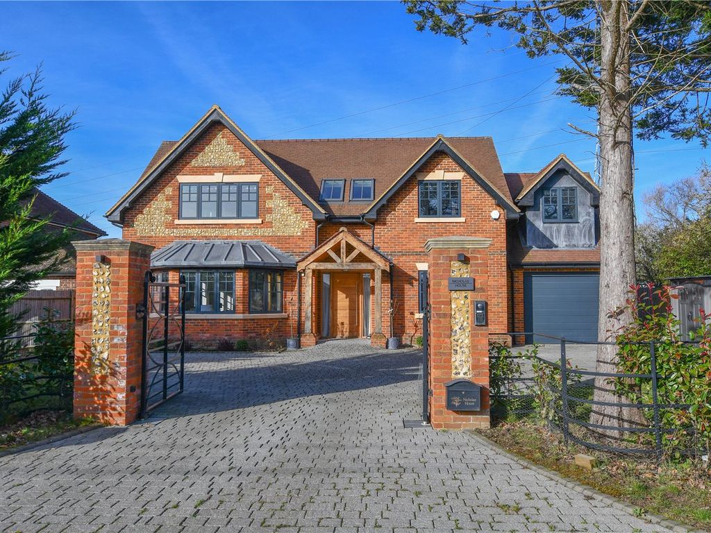 5 bed detached house for sale in Nelsons Lane, Hurst, Reading RG10, £