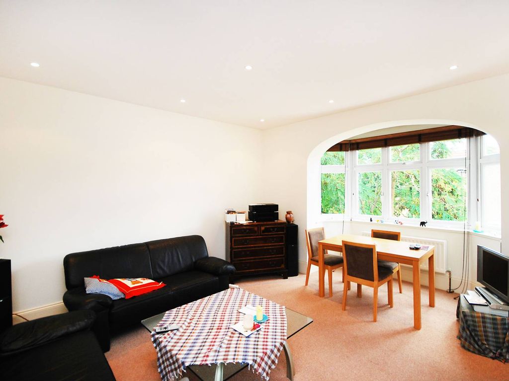 2 bed flat to rent in Westwell Road, Streatham Common, London SW16, £