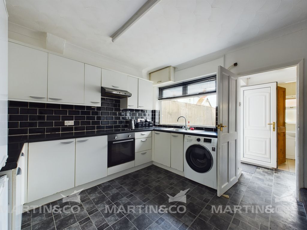 3 bed terraced house for sale in Queens Road, Askern, Doncaster DN6, £