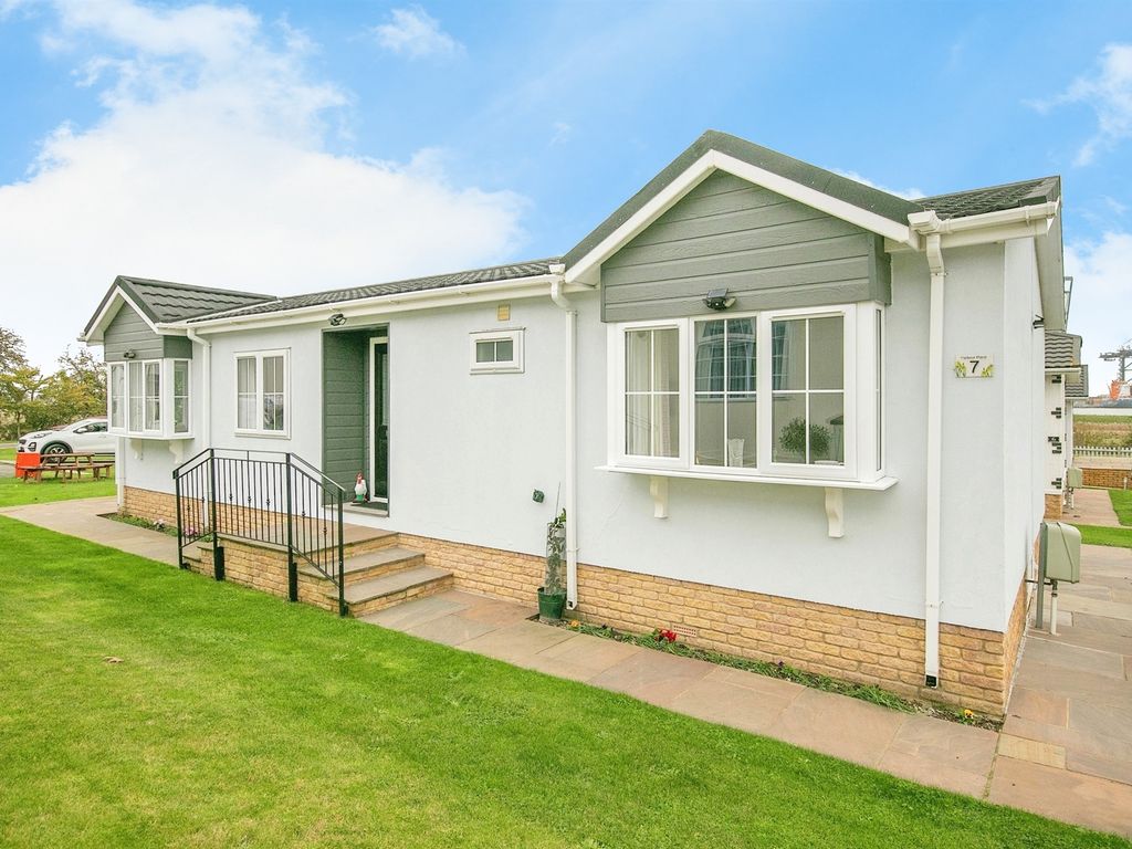 2 bed mobile/park home for sale in Gate Farm Road, Shotley Gate