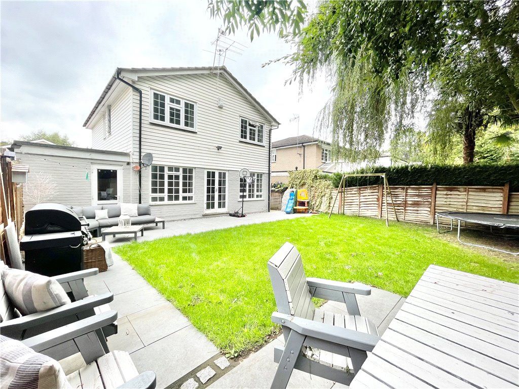 4 bed detached house for sale in The Brambles, Crowthorne, Berkshire