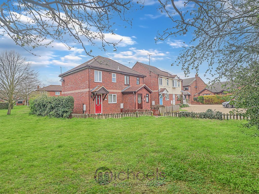 2 bed semidetached house for sale in Pembroke Close, Colchester CO2
