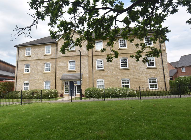 1 bed flat for sale in Monxton Place, SherfieldOnLoddon, Hook RG27