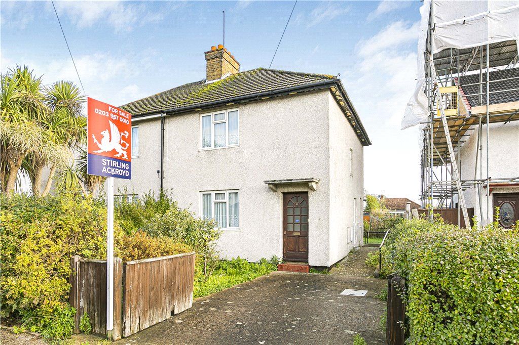 3 bed semidetached house for sale in Woodthorpe Road, Ashford, Surrey