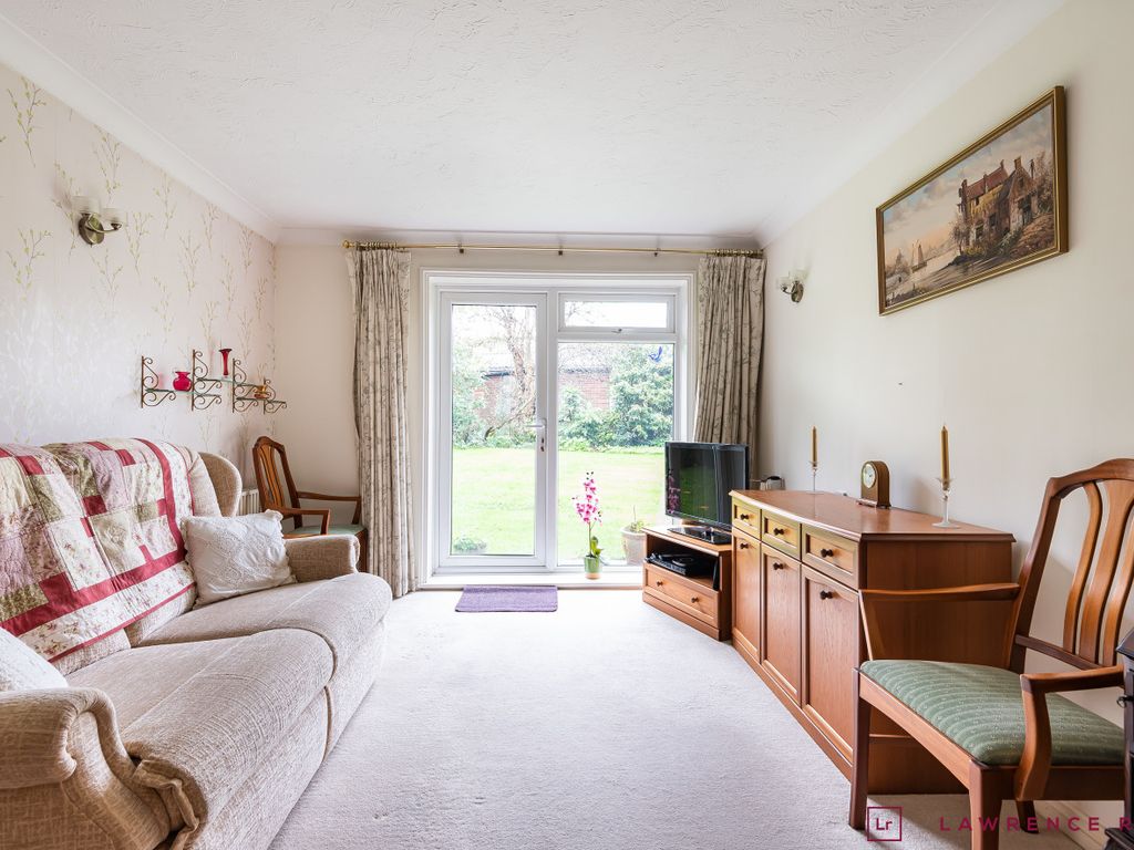 1 bed flat for sale in Maple Court, Pinner Hill Road, Pinner, Middx HA5