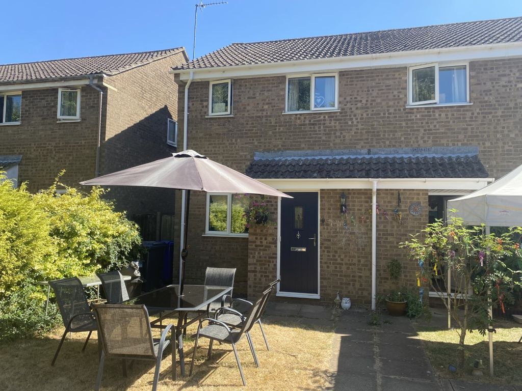 3 bed semidetached house for sale in Peacocks Close, Middleton Cheney