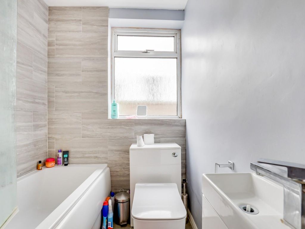 3 bed semidetached house for sale in Kings Head Lane, Byfleet, West