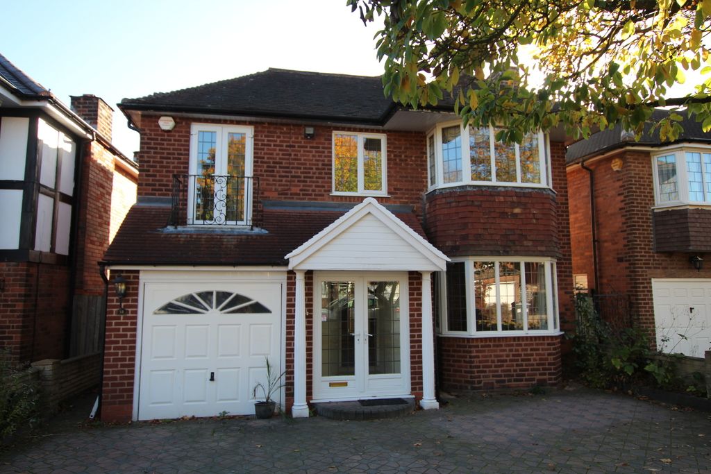 4 bed detached house to rent in Corbridge Road, Sutton Coldfield B73, £