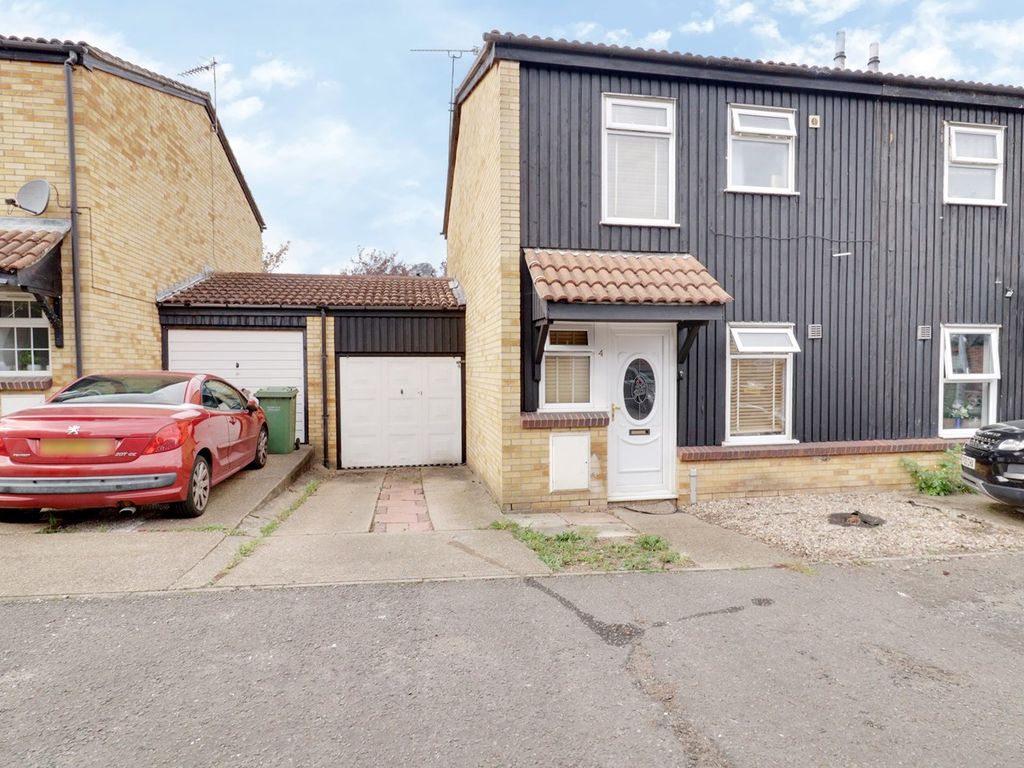 3 bed semidetached house for sale in Erith Court, PurfleetOnThames