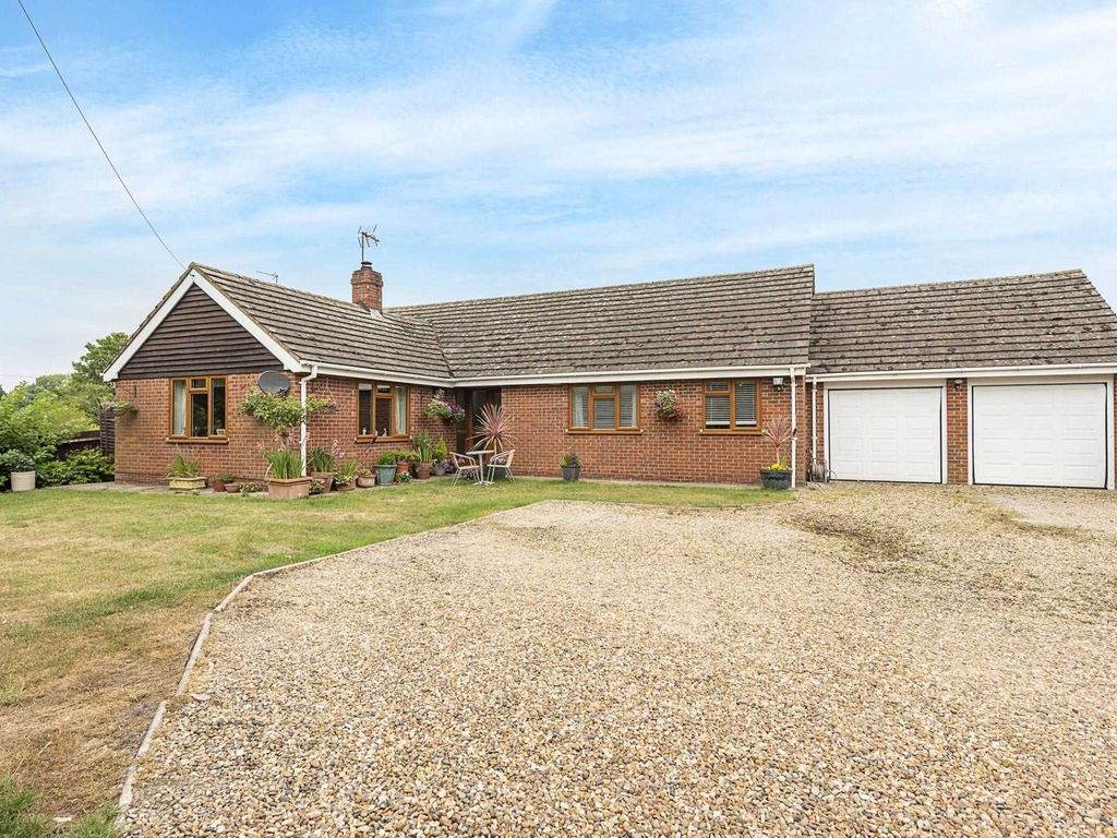 4 bed bungalow for sale in Ford End, Ivinghoe LU7 Zoopla