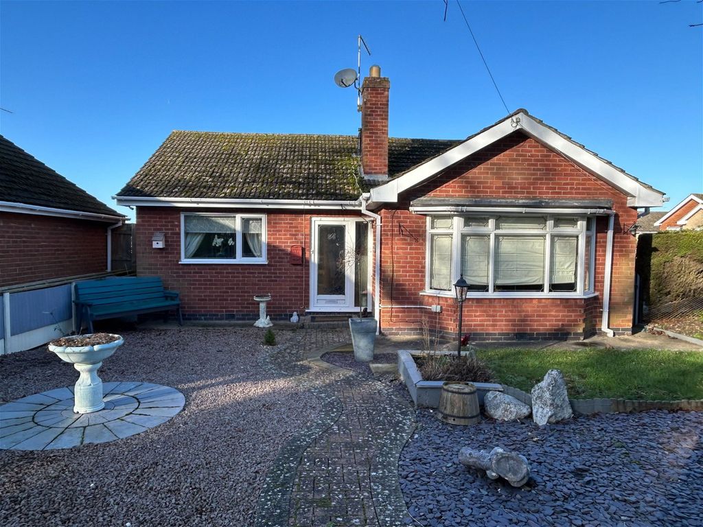 2 bed bungalow for sale in Wainfleet Road, Burgh Le Marsh, Skegness