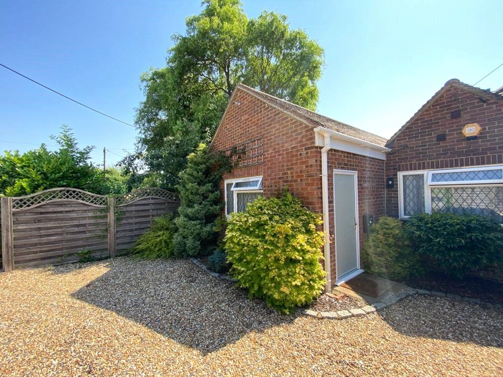 Studio to rent in Beehive Lane, Binfield, Bracknell, Berkshire RG12