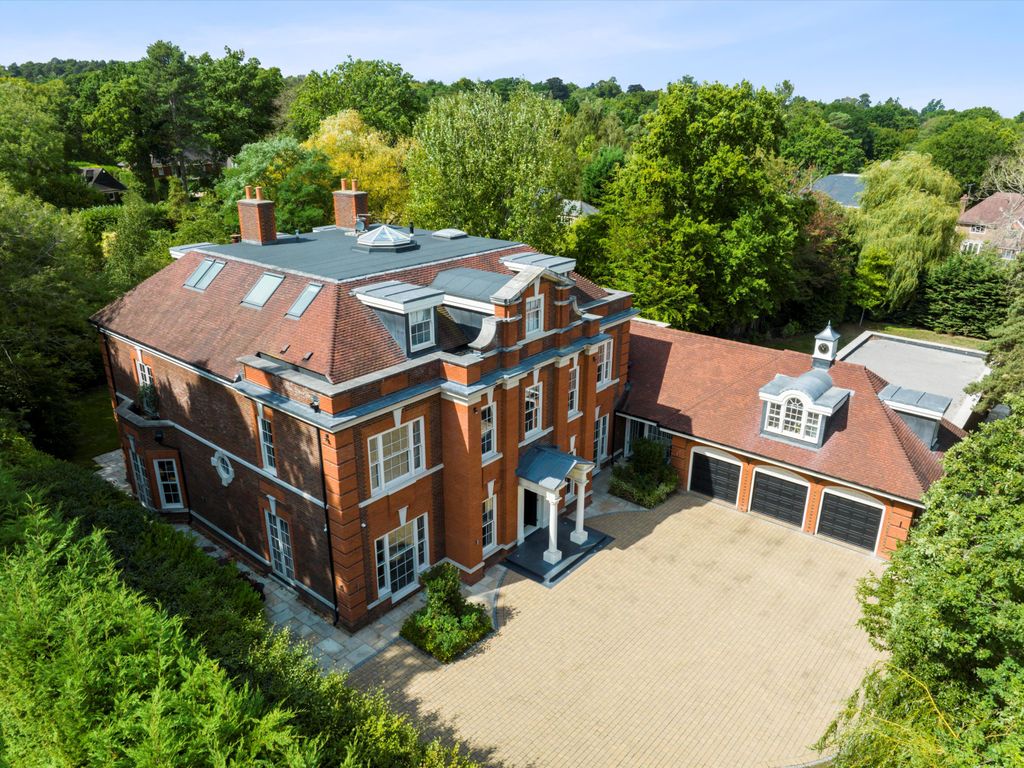 6 bed detached house for sale in Montrose Gardens, Oxshott, Leatherhead, Surrey KT22., £