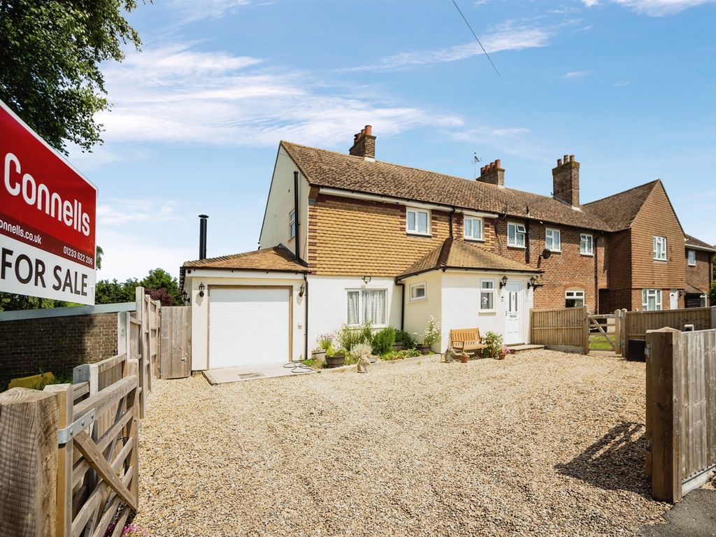 3 bed semidetached house for sale in Greenfields, Sellindge, Ashford