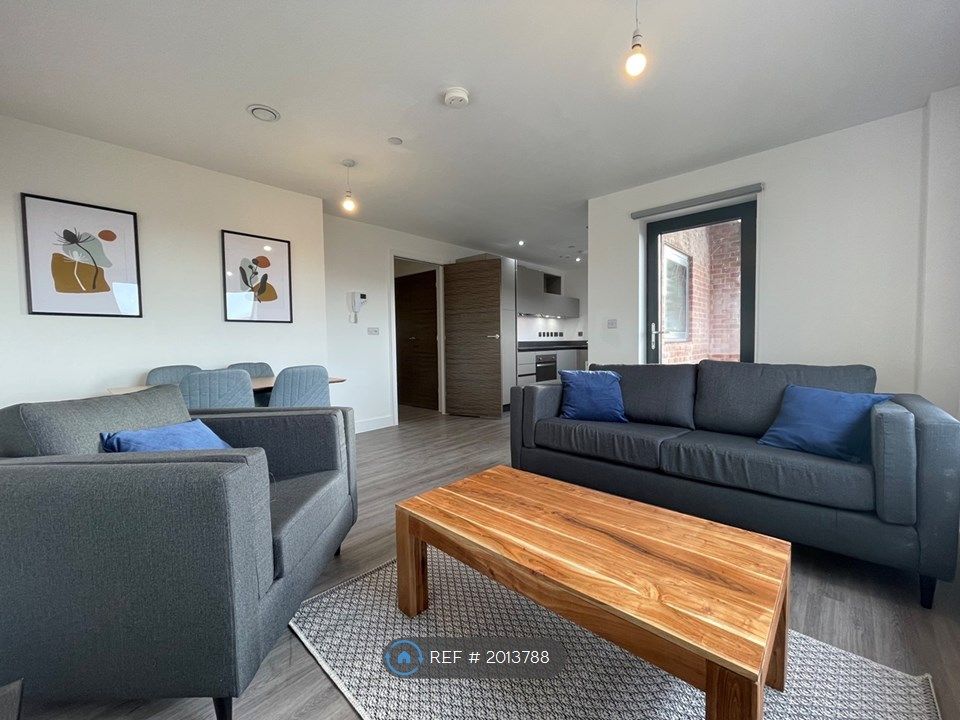 2 bed flat to rent in Hurst Street, Liverpool L1, £1,050 pcm Zoopla