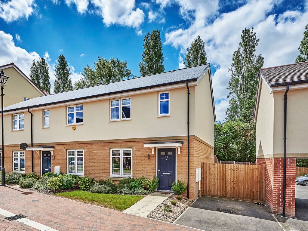 2 bed end terrace house for sale in Harrier End, St. Albans