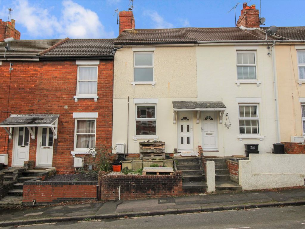2 bed terraced house to rent in Swindon Road, Old Town, Swindon SN1