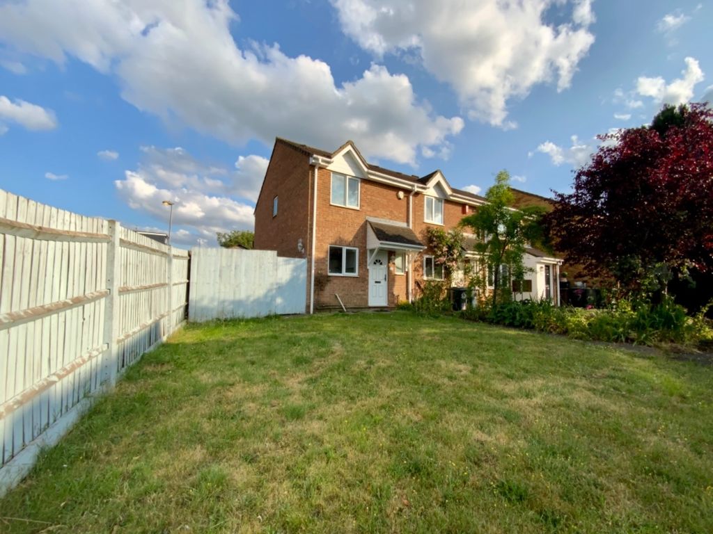 3 bed end terrace house for sale in Coltsfoot Green, Luton ...