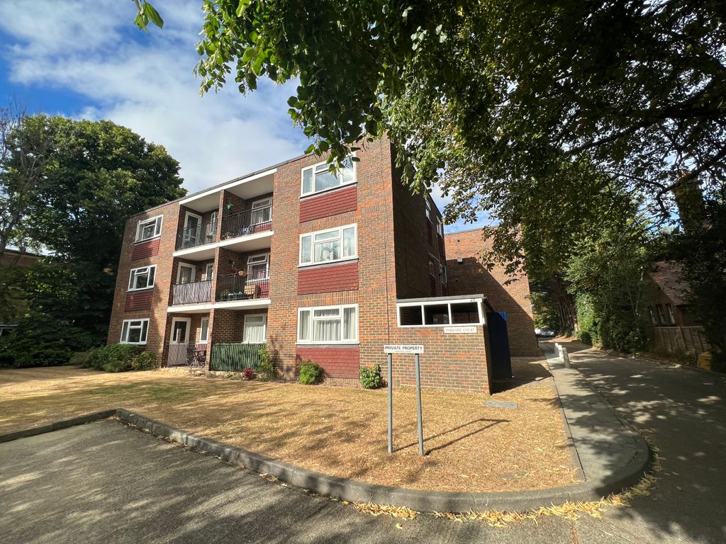 1 bed flat to rent in Alexandra Road, Epsom KT17, £1,100 pcm Zoopla