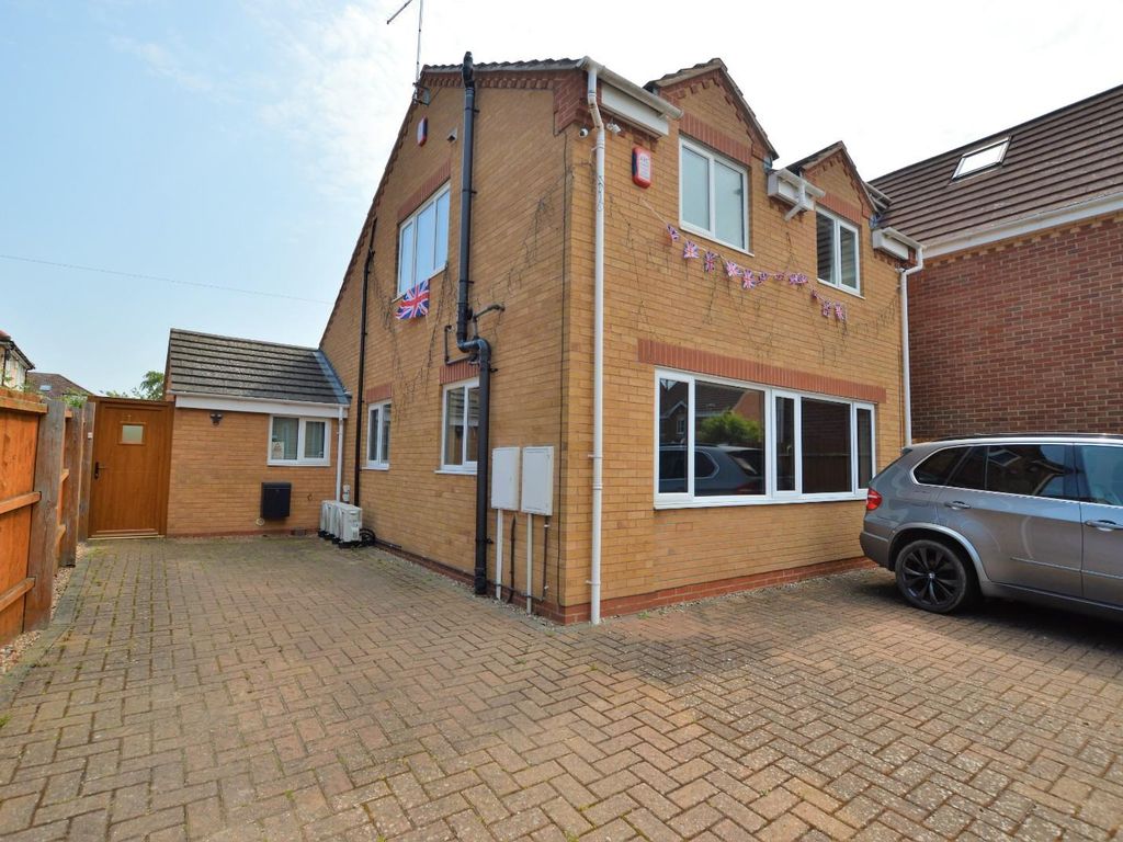2 bed detached house for sale in Nowell Close, Glen Parva, Leicester