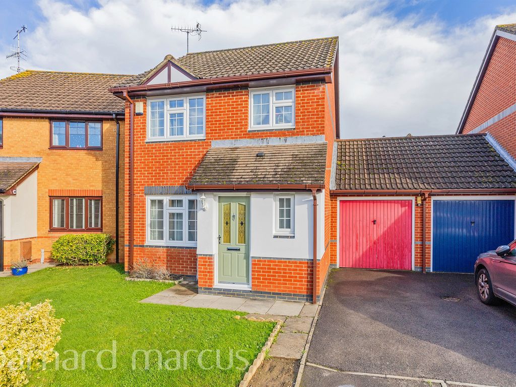 3 bed detached house for sale in Hardy Close, Horley RH6, £424,950 Zoopla