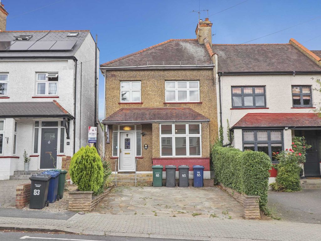 3 bed end terrace house for sale in Horsham Avenue, London N12, £