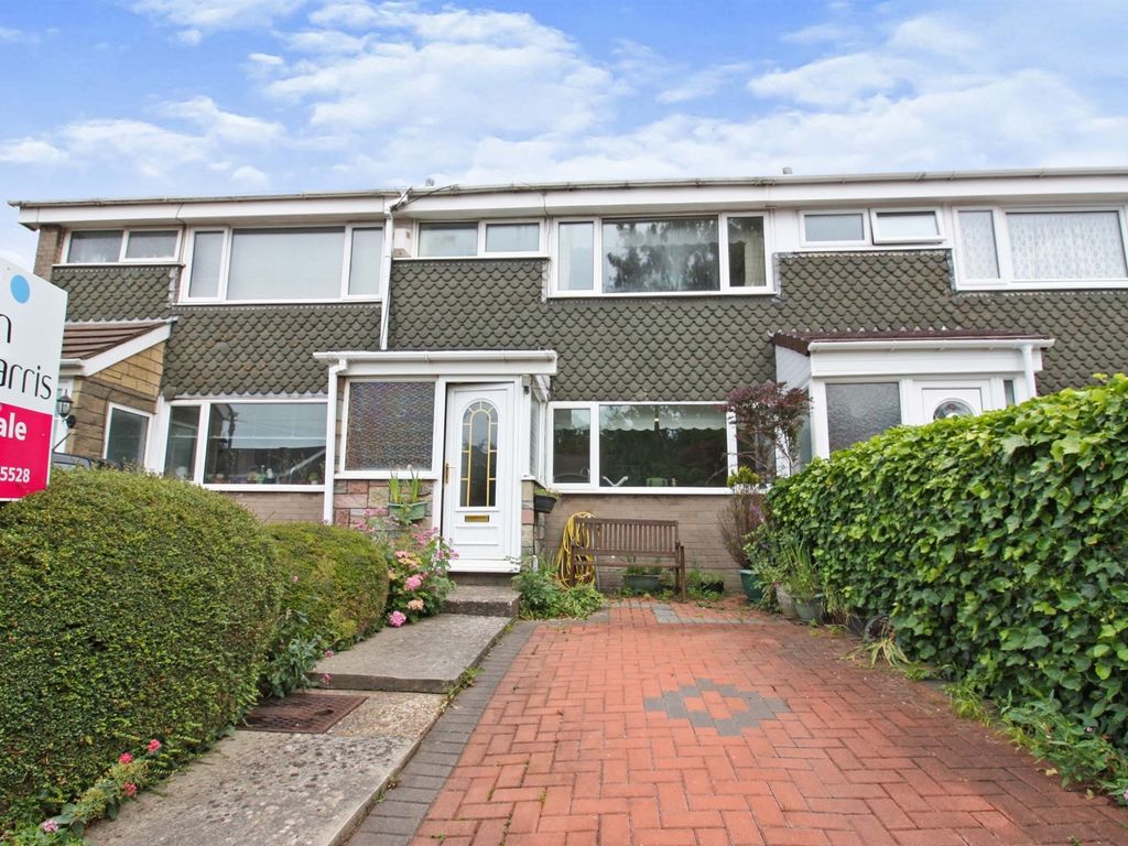 3 bed end terrace house for sale in Gainsborough Road, Penarth CF64