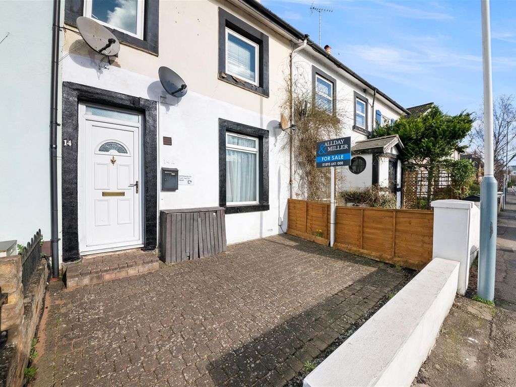 1 bed for sale in Rockingham Road, Uxbridge UB8, £300,000