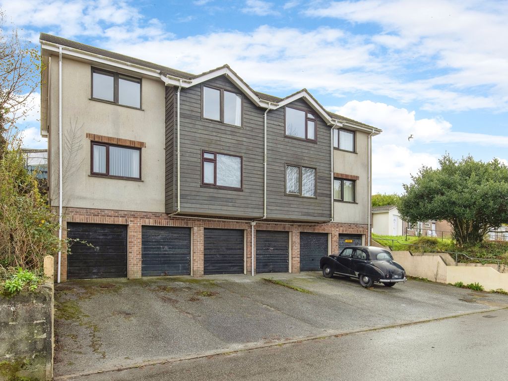 2 bed flat for sale in Hillside Court, Bodmin, Cornwall PL31, £115,000