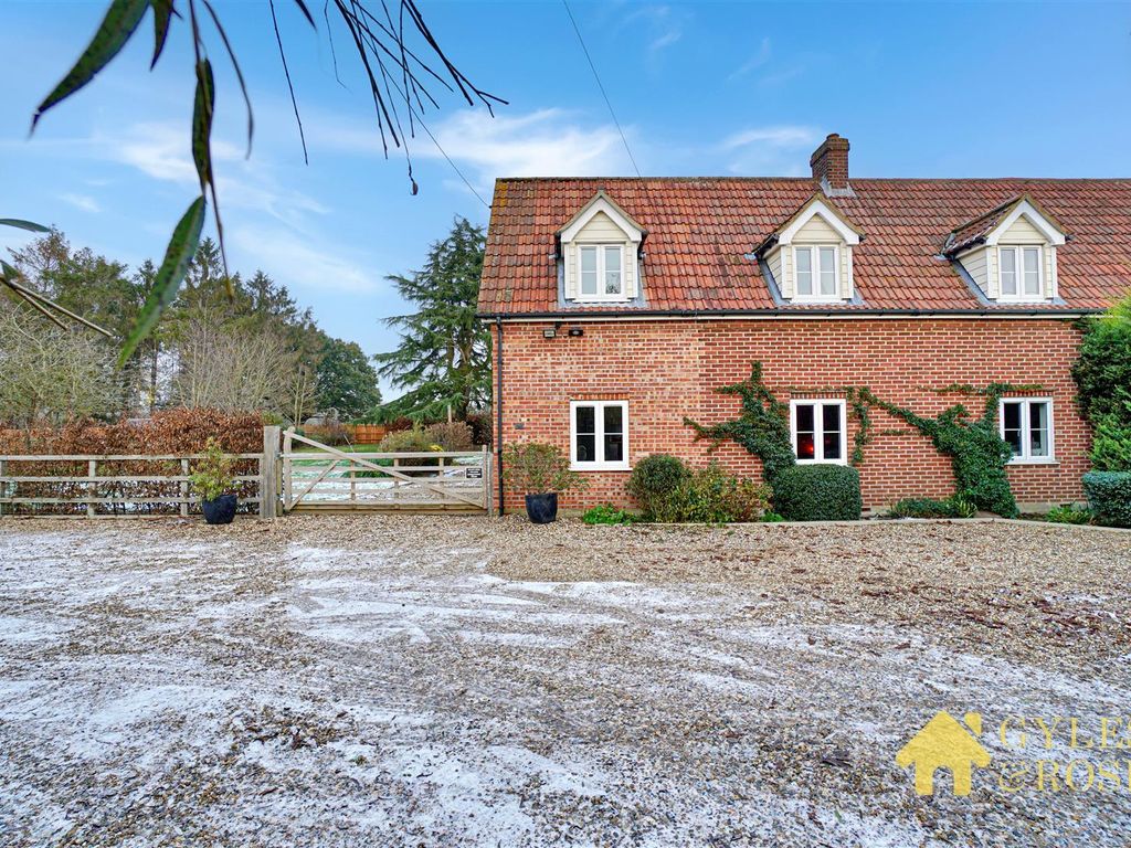 4 bed semidetached house for sale in Hunters Chase, Ardleigh