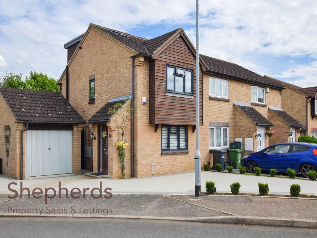 3 bed end terrace house for sale in Kingsmead, Cheshunt, Waltham Cross