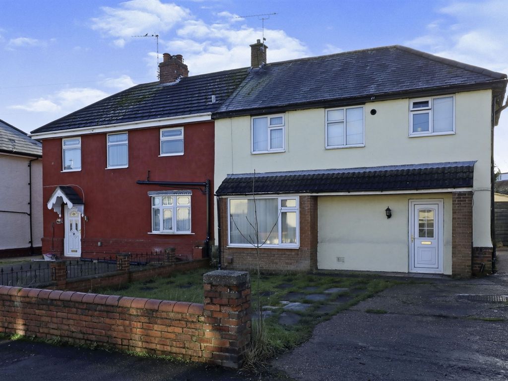 3 bed semidetached house for sale in Markham Road, Langold, Worksop
