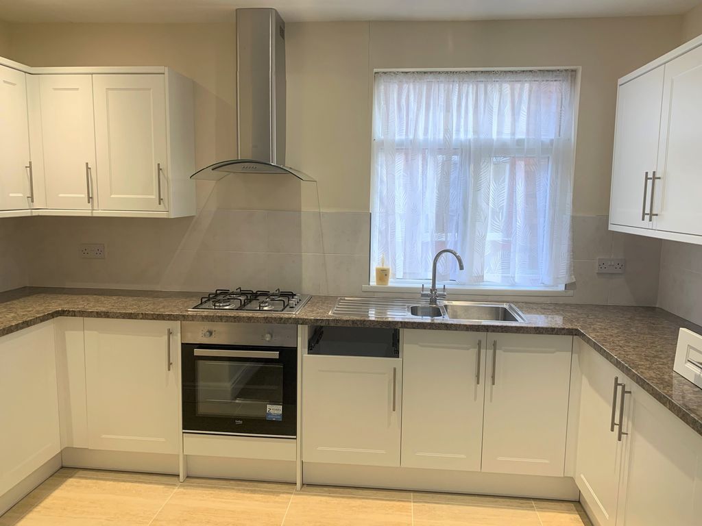 3 bed semidetached house to rent in Cosslett Place, Grangetown